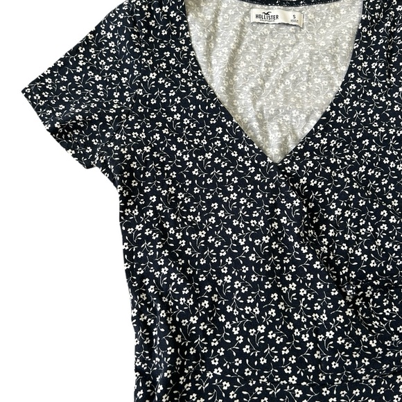 Hollister Navy Blue Flowers Wrap Dress Size Small - Picture 9 of 15